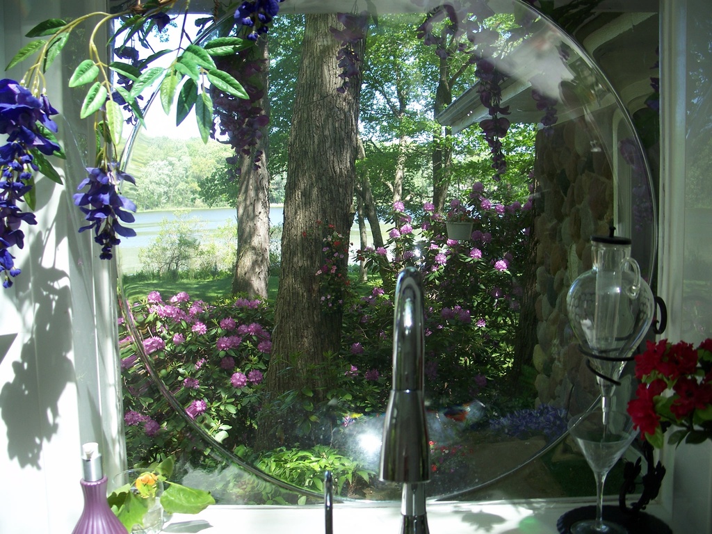 Wisteria-Draped Bubble Window Encircles Chef's Endless View of Nature's Finest